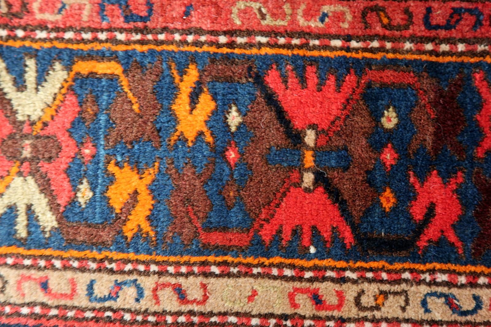 Handgefertigter persischer Hamadan-Teppich im Vintage-Stil 4.4' x 6.3', 1960er Jahre, 1C1092 im Angebot 1
