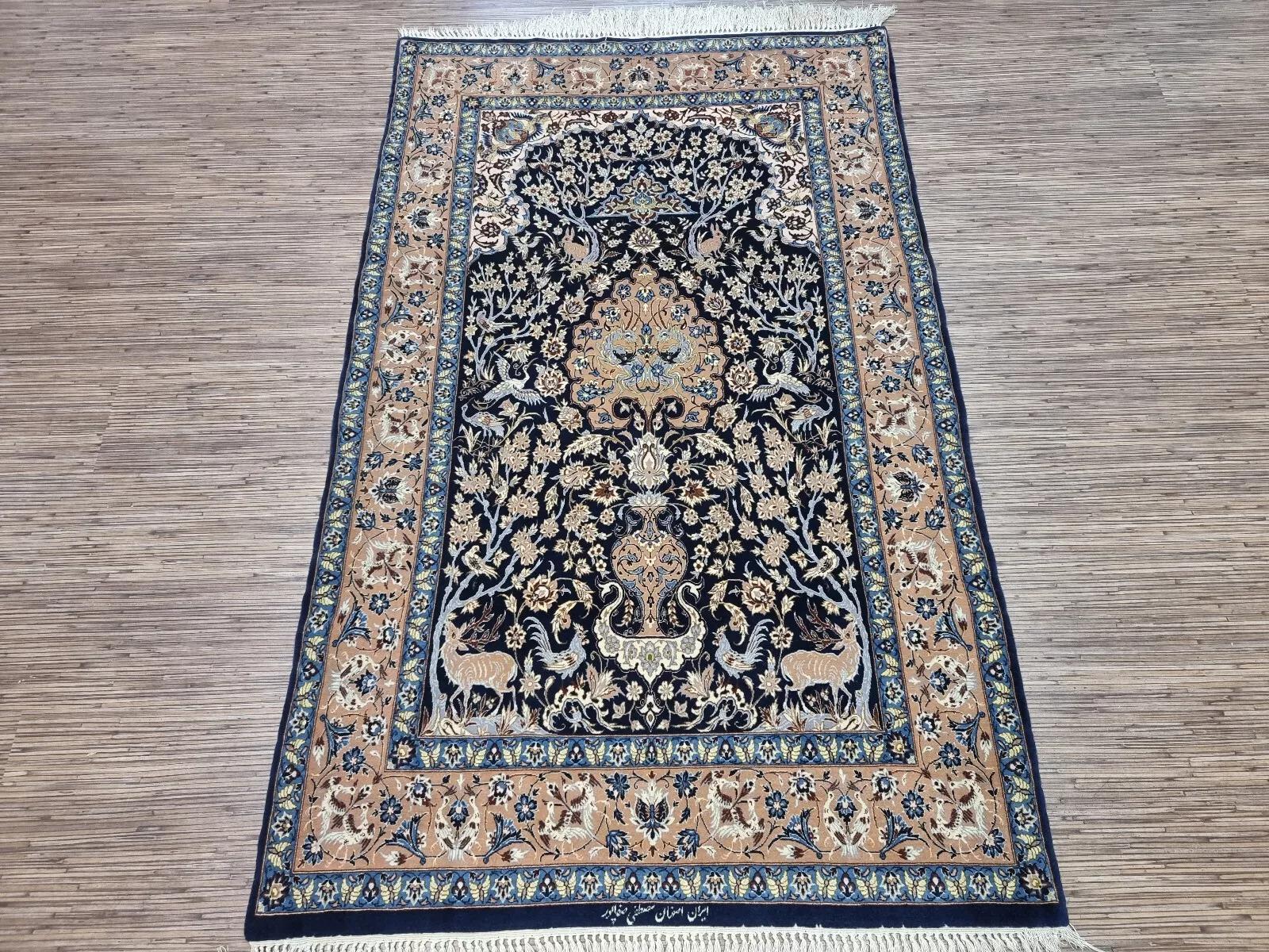 Handmade Vintage Persian Isfahan Prayer Rug 3.5' x 5.7' 1970s - 1D166 For Sale 4