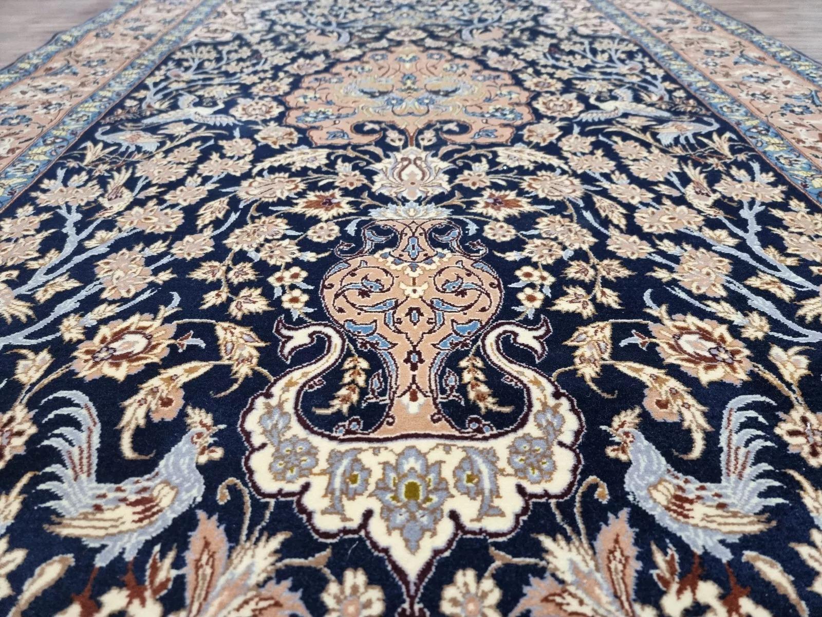 Handmade Vintage Persian Isfahan Prayer Rug 3.5' x 5.7' 1970s - 1D166 For Sale 5