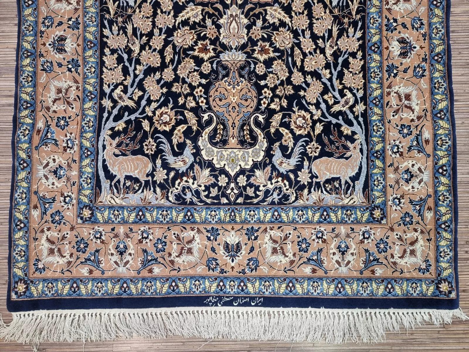 Handmade Vintage Persian Isfahan Prayer Rug 3.5' x 5.7' 1970s - 1D166 In Good Condition For Sale In Bordeaux, FR
