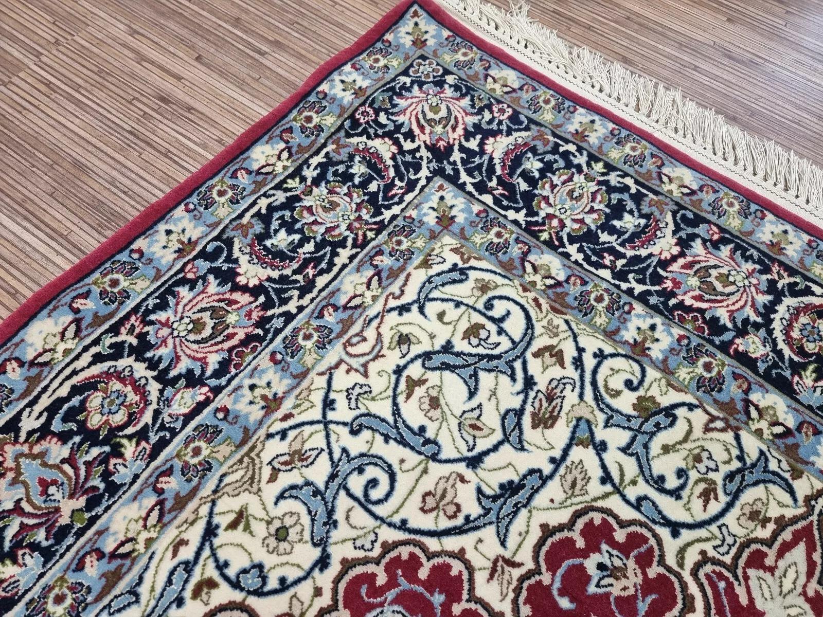 Handmade Vintage Persian Isfahan Prayer Rug 3.5' x 5.8' 1970s - 1D144 For Sale 5