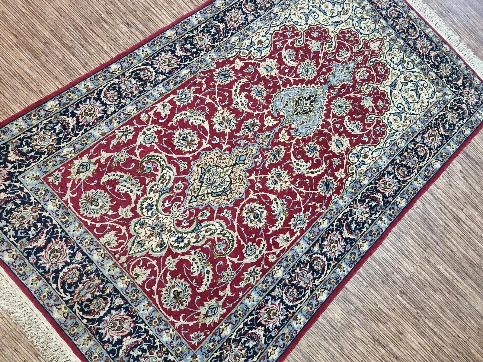 Handmade Vintage Persian Isfahan Prayer Rug 3.5' x 5.8' 1970s - 1D144 For Sale 6