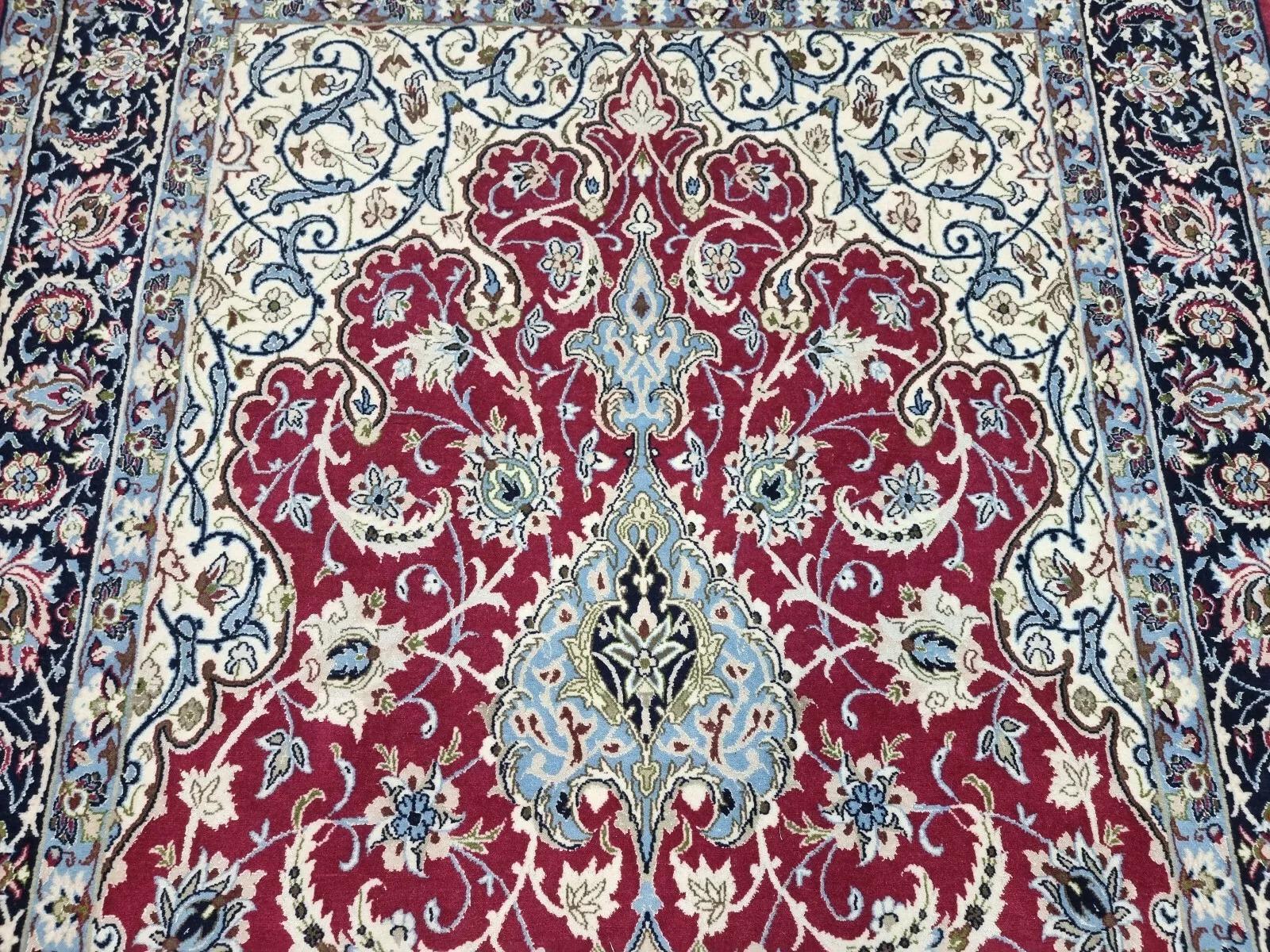 Handmade Vintage Persian Isfahan Prayer Rug 3.5' x 5.8' 1970s - 1D144 In Good Condition For Sale In Bordeaux, FR