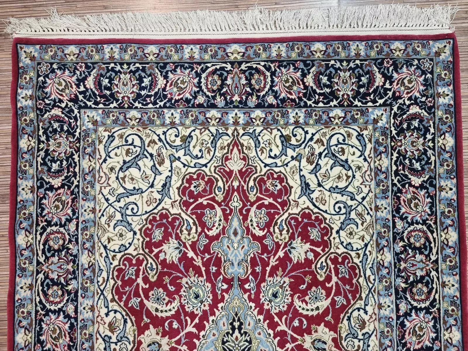 Handmade Vintage Persian Isfahan Prayer Rug 3.5' x 5.8' 1970s - 1D144 For Sale 1