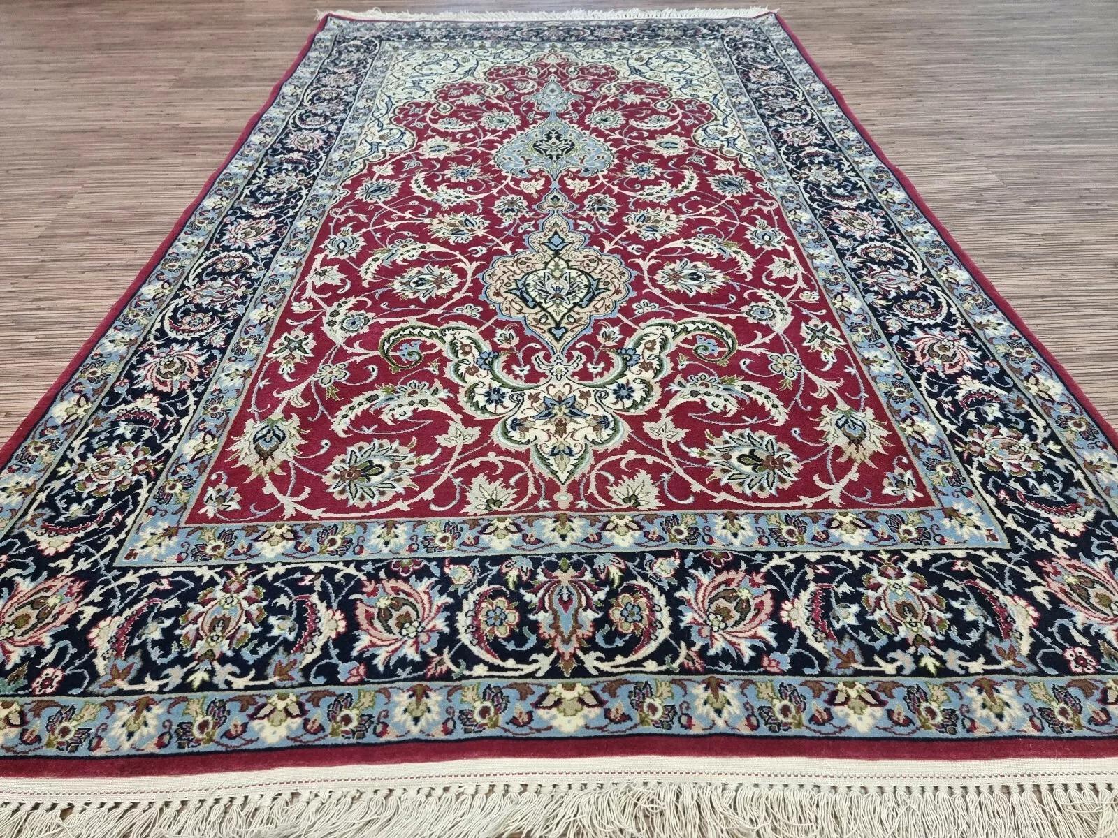 Handmade Vintage Persian Isfahan Prayer Rug 3.5' x 5.8' 1970s - 1D144 For Sale 2