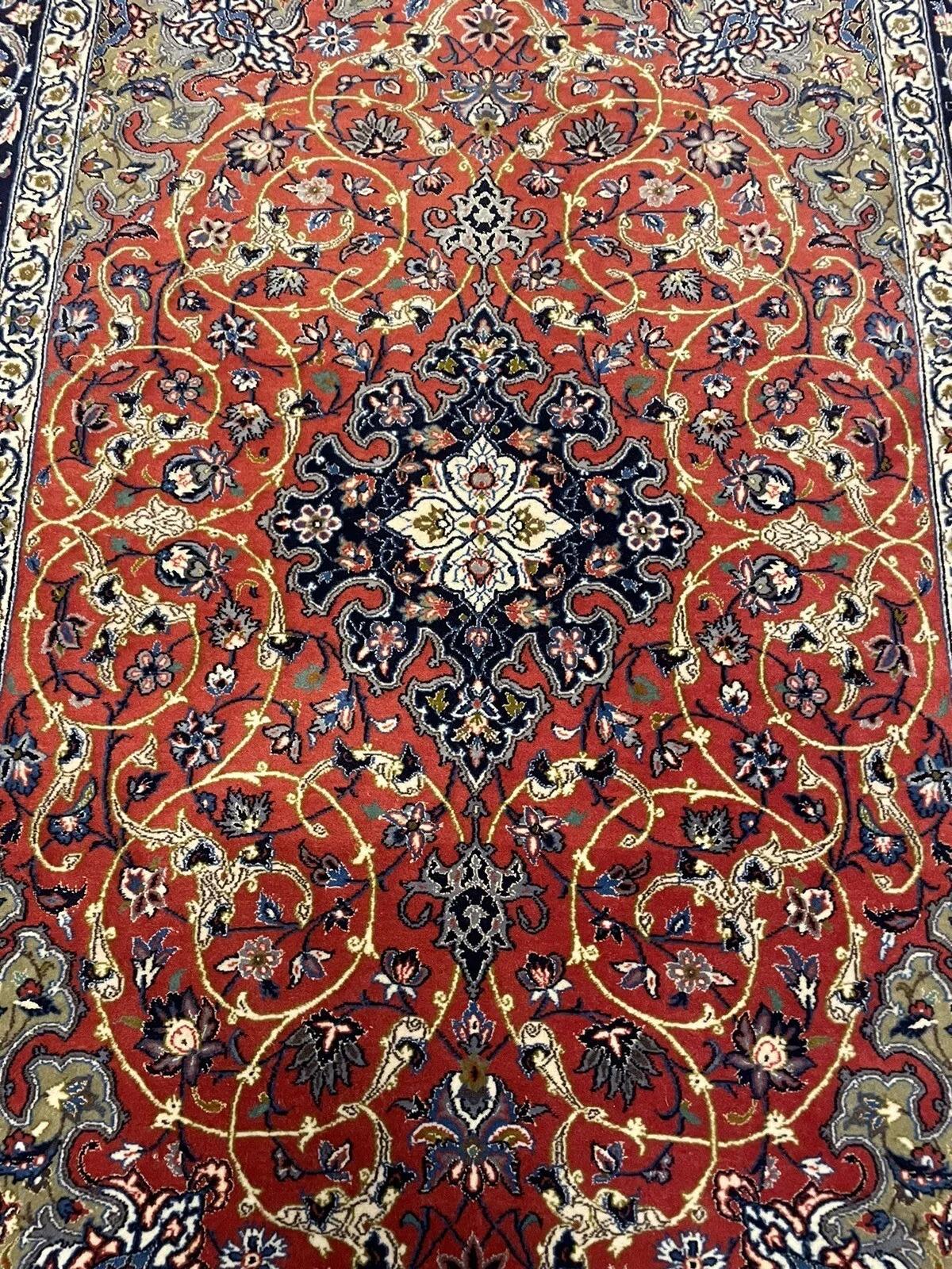 Tappeto Isfahan persiano d'epoca fatto a mano 3,7' x 5,4', anni '70 - 1N48 in vendita 4