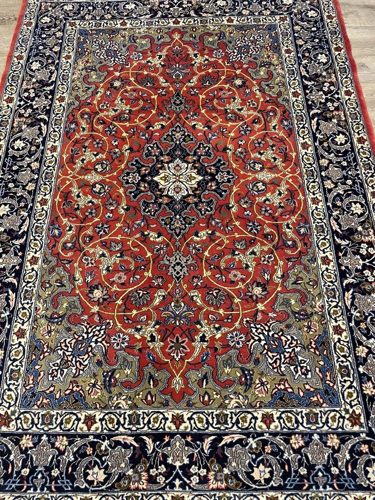 Tappeto Isfahan persiano d'epoca fatto a mano 3,7' x 5,4', anni '70 - 1N48 in vendita 1