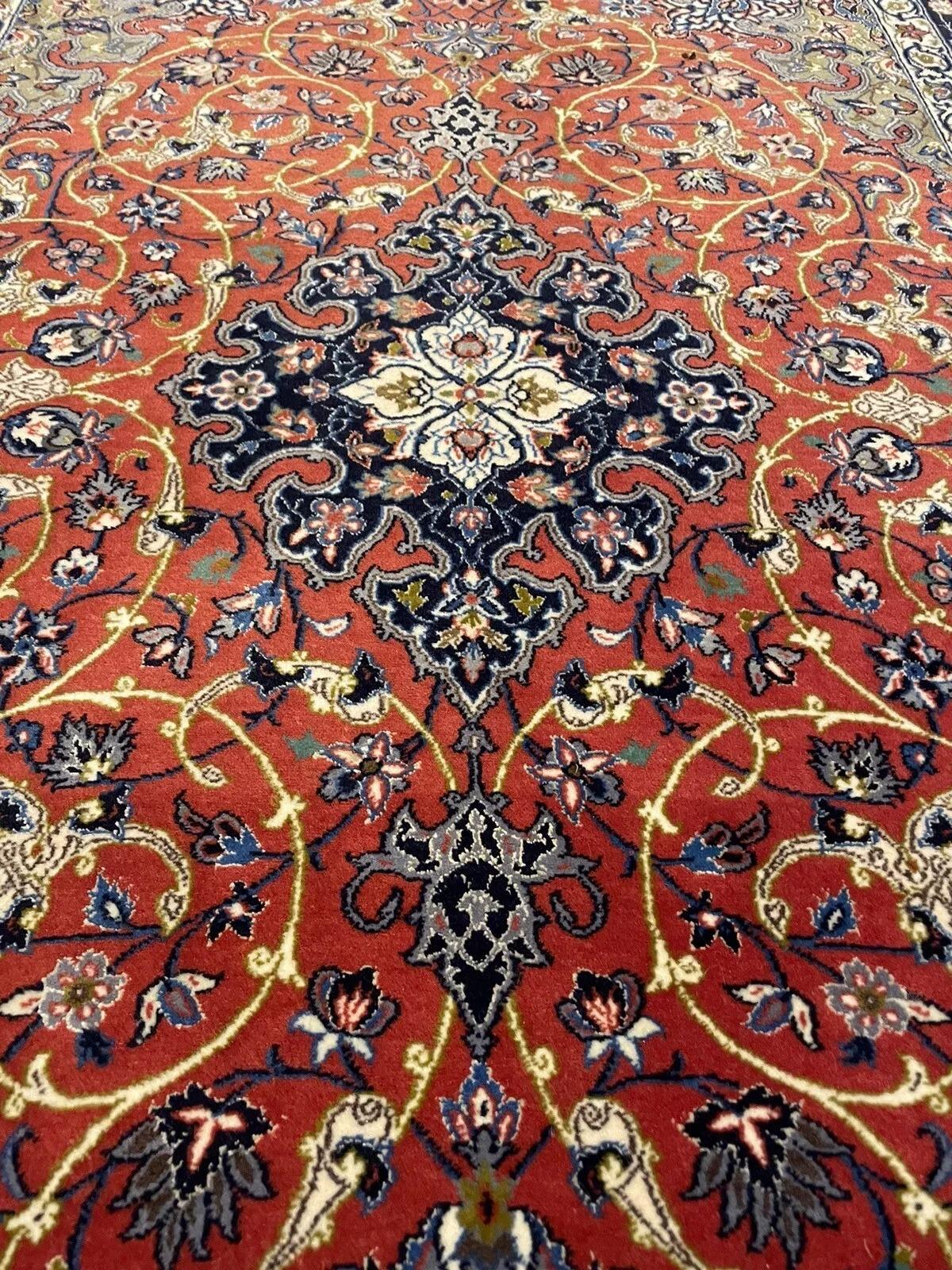 Tappeto Isfahan persiano d'epoca fatto a mano 3,7' x 5,4', anni '70 - 1N48 in vendita 3