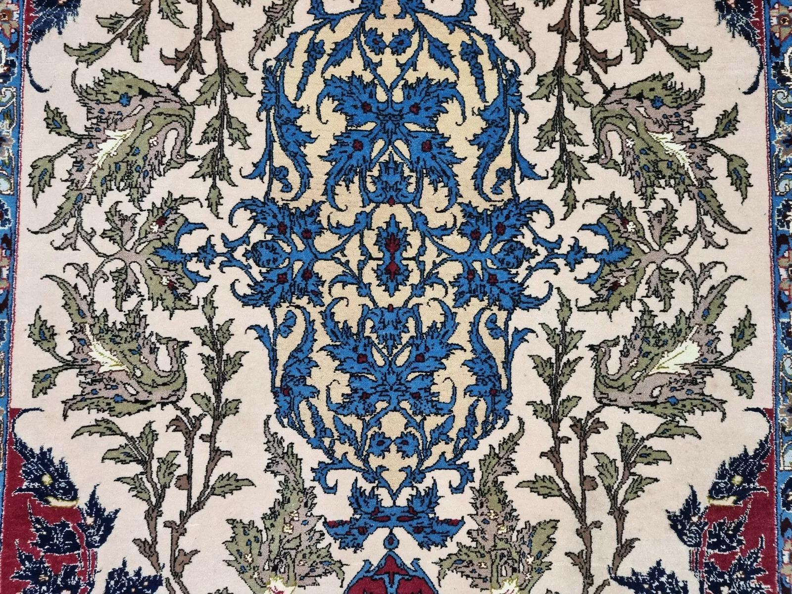 Handmade Vintage Persian Isfahan Rug With Silk 3.5' x 5.7' 1970s - 1D173 In Good Condition For Sale In Bordeaux, FR