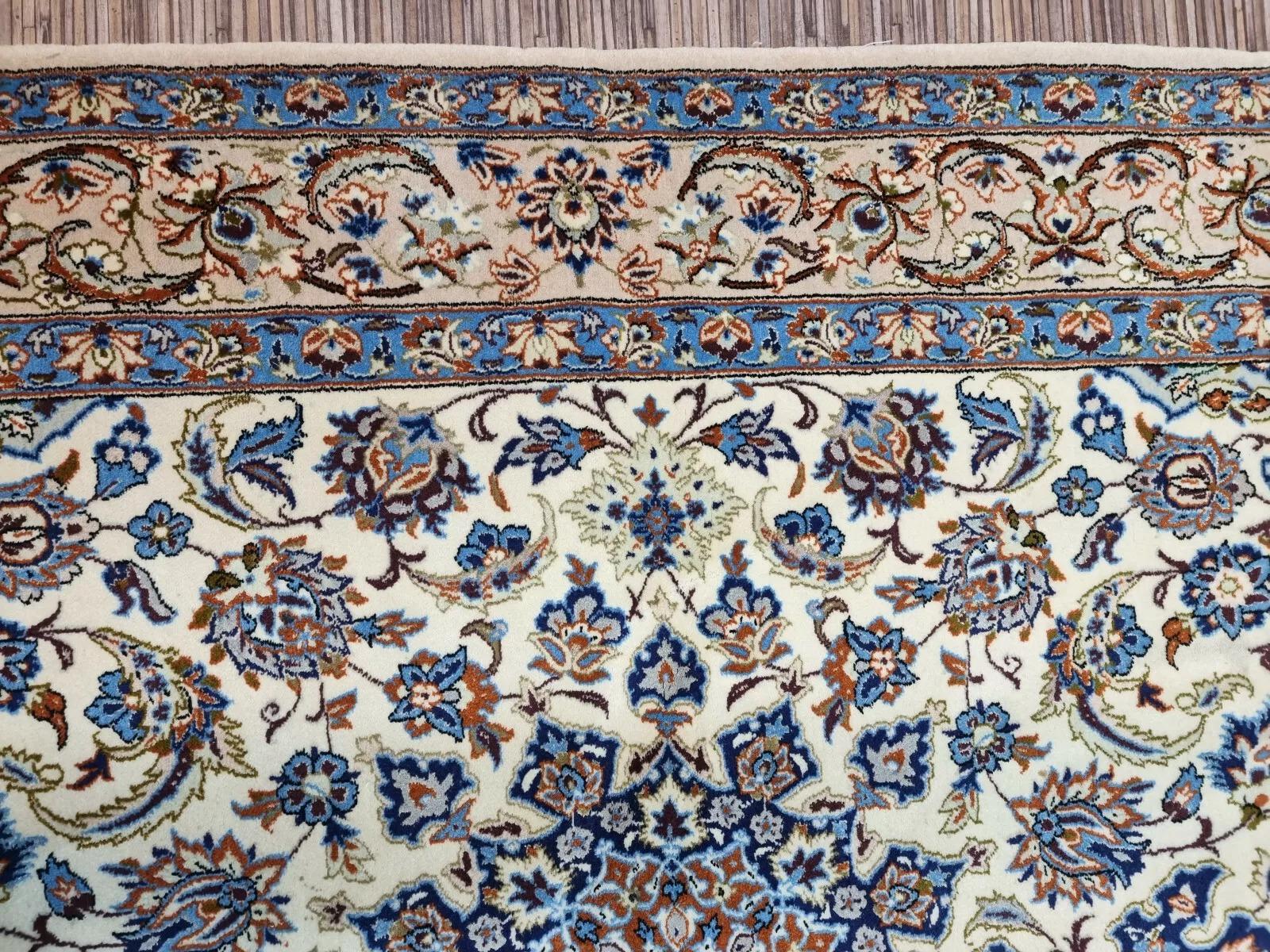 Tappeto Isfahan persiano vintage fatto a mano con seta 3,6' x 5,6' anni '70 - 1D174 in vendita 5