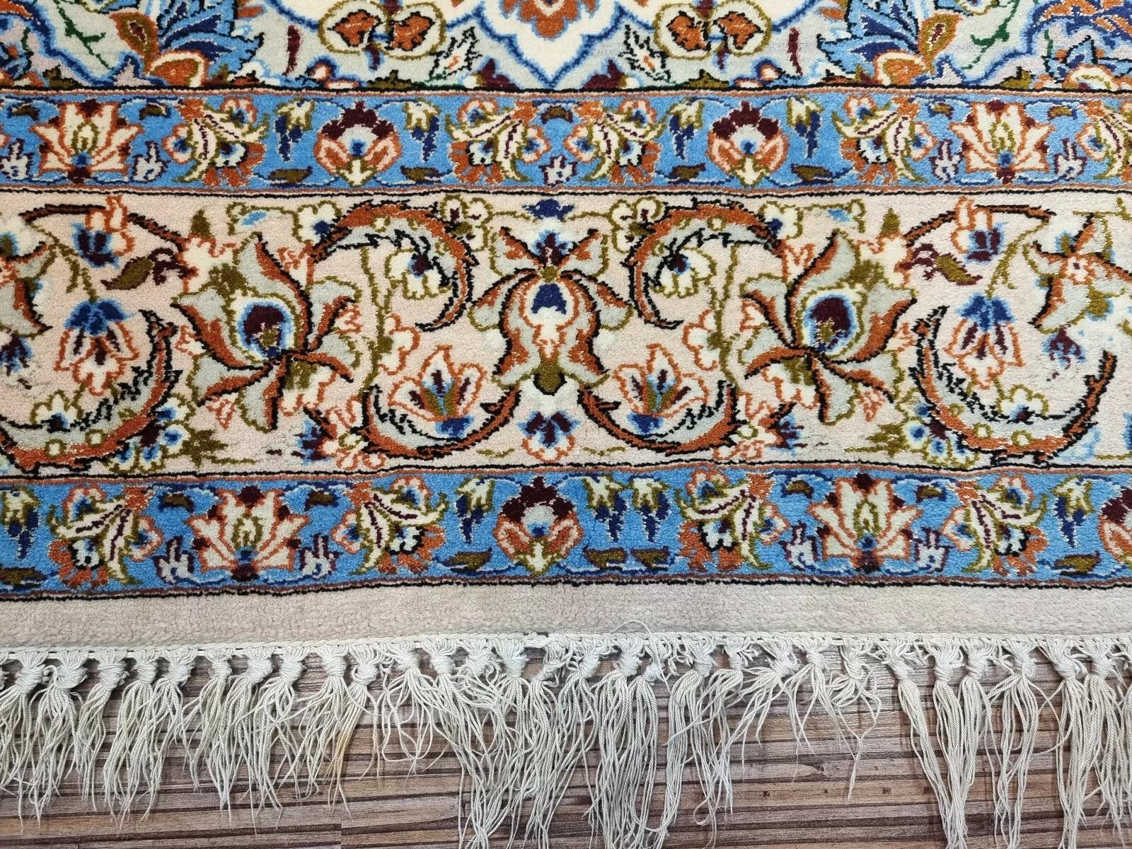 Annodato a mano Tappeto Isfahan persiano vintage fatto a mano con seta 3,6' x 5,6' anni '70 - 1D174 in vendita