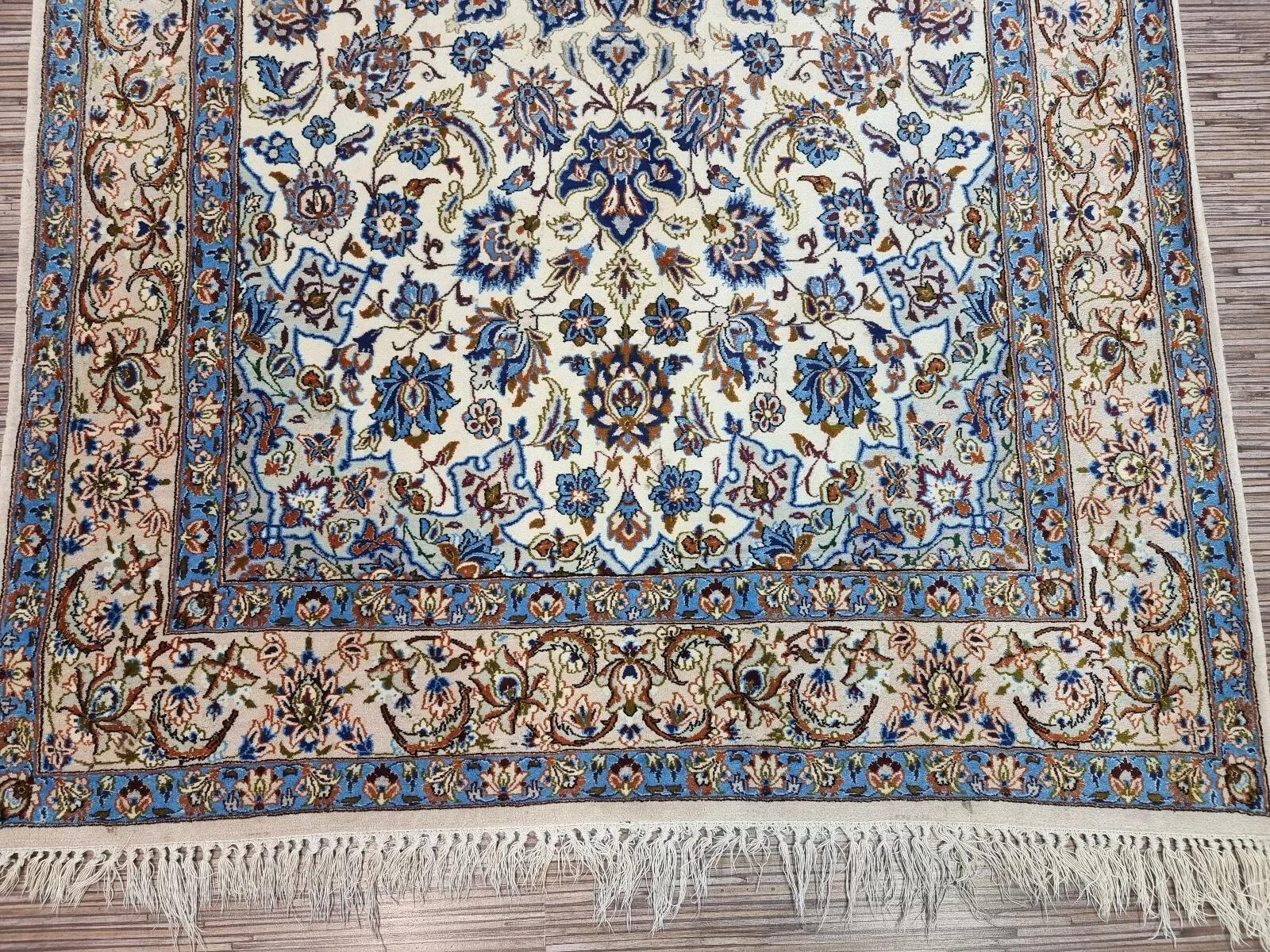 Tappeto Isfahan persiano vintage fatto a mano con seta 3,6' x 5,6' anni '70 - 1D174 In condizioni buone in vendita a Bordeaux, FR