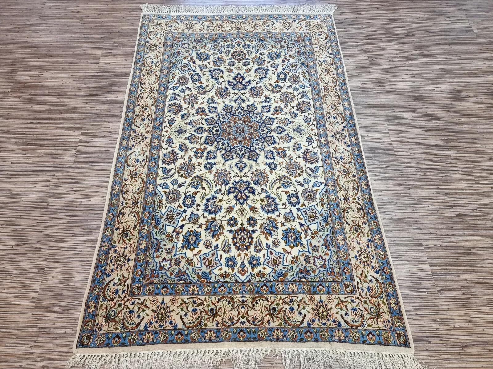 Tappeto Isfahan persiano vintage fatto a mano con seta 3,6' x 5,6' anni '70 - 1D174 in vendita 3