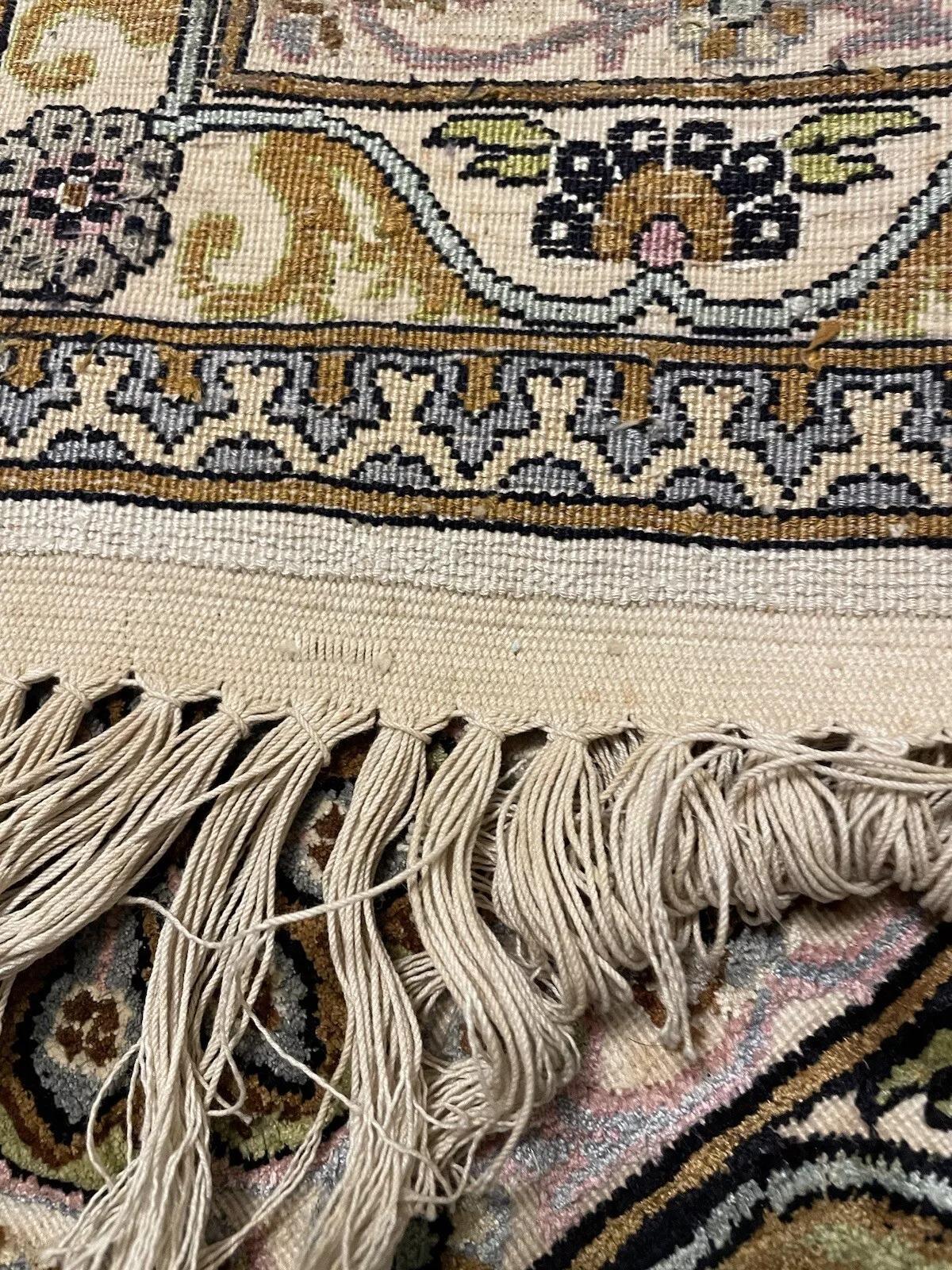 Tappeto di seta persiano Isfahan vintage fatto a mano 4,1' x 6,1', anni '70 - 1N31 In condizioni buone in vendita a Bordeaux, FR