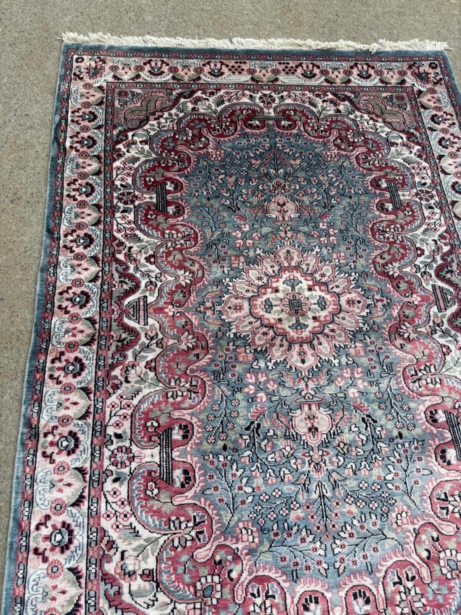 Annodato a mano Tappeto di seta persiano Kashan vintage fatto a mano 4,1' x 6, anni '70 - 2B1112 in vendita