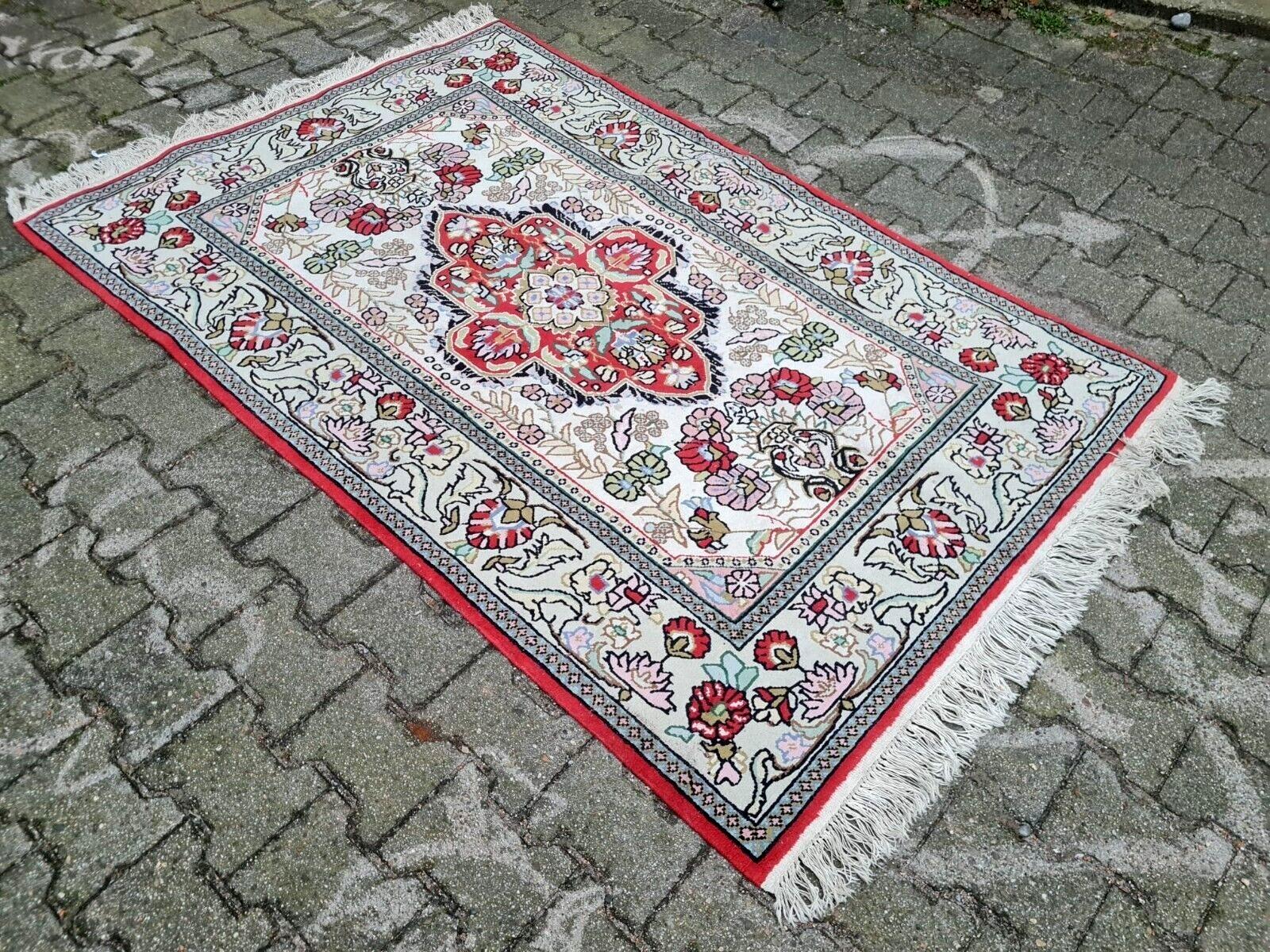 Alfombra Persa Kazvin Vintage hecha a mano 4' x 5.9' Años 60 - 2K35 Anudado a mano en venta