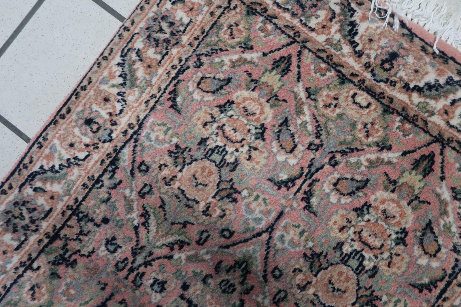 Handgefertigter persischer Kerman-Teppich im Vintage-Stil, 2' x 3.1' (61cm x 97cm) 1950er Jahre -1C1067 (Mitte des 20. Jahrhunderts) im Angebot