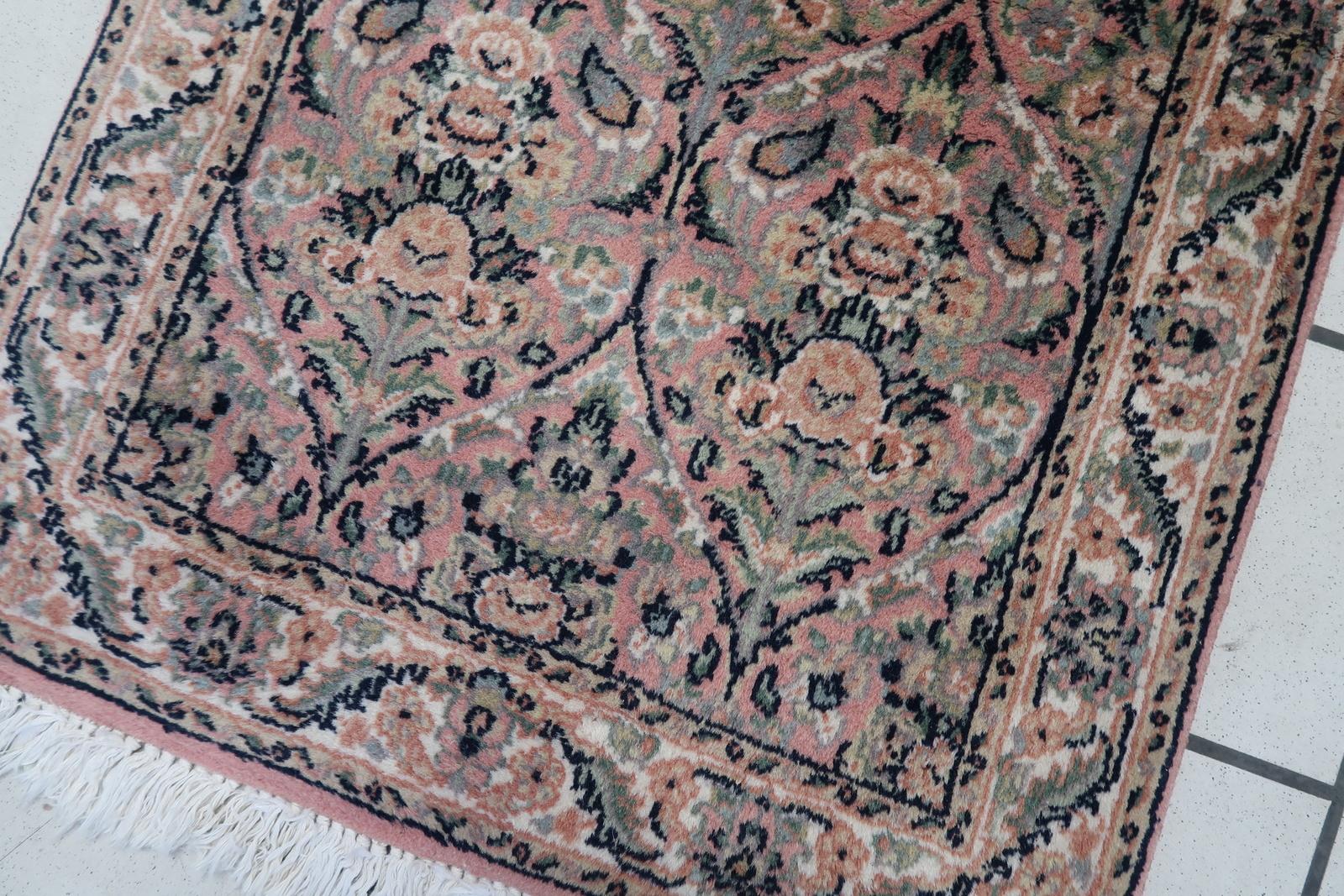 Handgefertigter persischer Kerman-Teppich im Vintage-Stil, 2' x 3.1' (61cm x 97cm) 1950er Jahre -1C1067 im Angebot 1