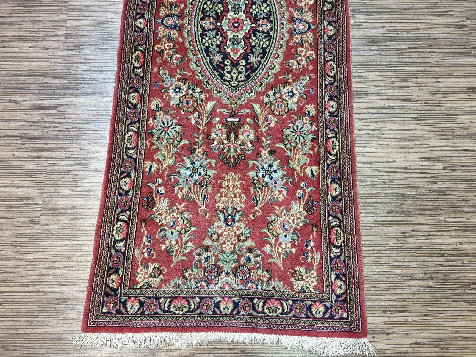 Handgefertigter persischer Qum-Läufer im Vintage-Stil 2,6 x 12,7 cm 1970er Jahre - 1D192 (Handgeknüpft) im Angebot