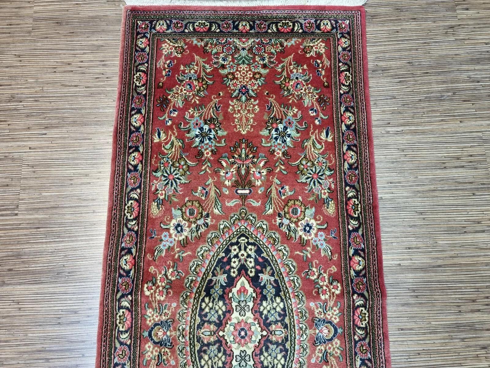 Handgefertigter persischer Qum-Läufer im Vintage-Stil 2,6 x 12,7 cm 1970er Jahre - 1D192 (Wolle) im Angebot