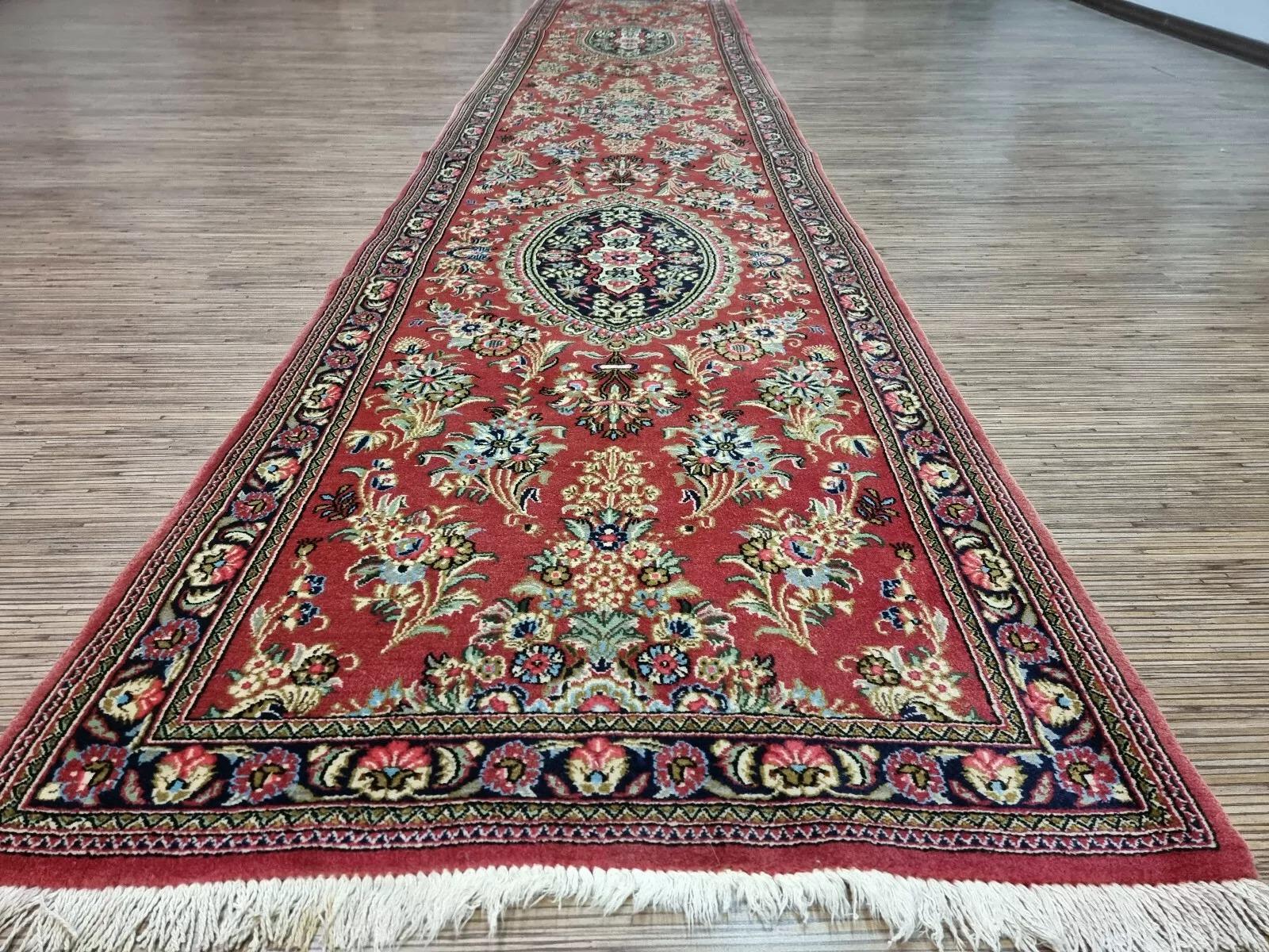Handgefertigter persischer Qum-Läufer im Vintage-Stil 2,6 x 12,7 cm 1970er Jahre - 1D192 im Angebot 2
