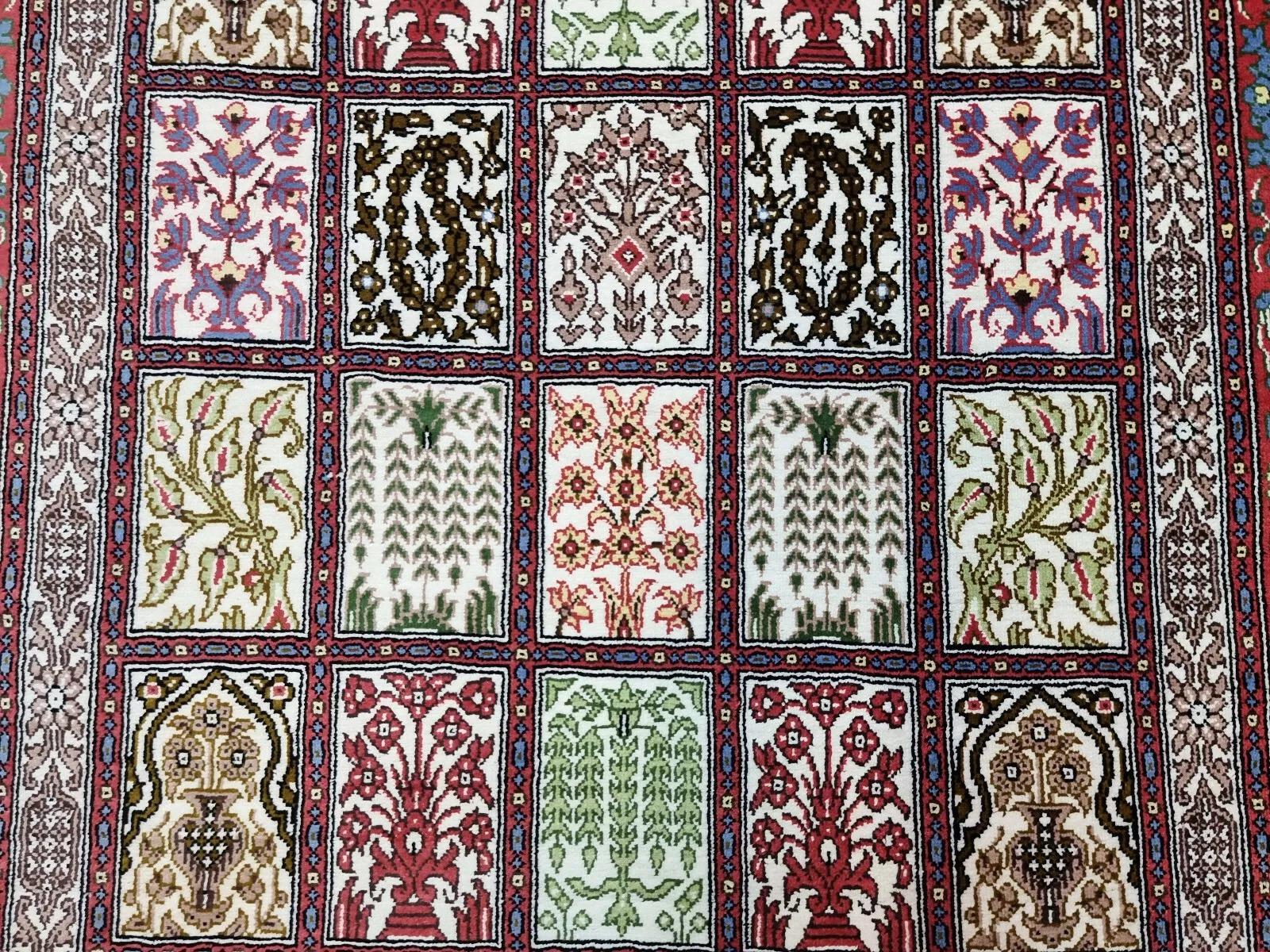 Handgefertigter persischer Qum-Seidenteppich im Vintage-Stil 1,9' x 2,9' 1980er Jahre - 1D165 im Zustand „Gut“ im Angebot in Bordeaux, FR