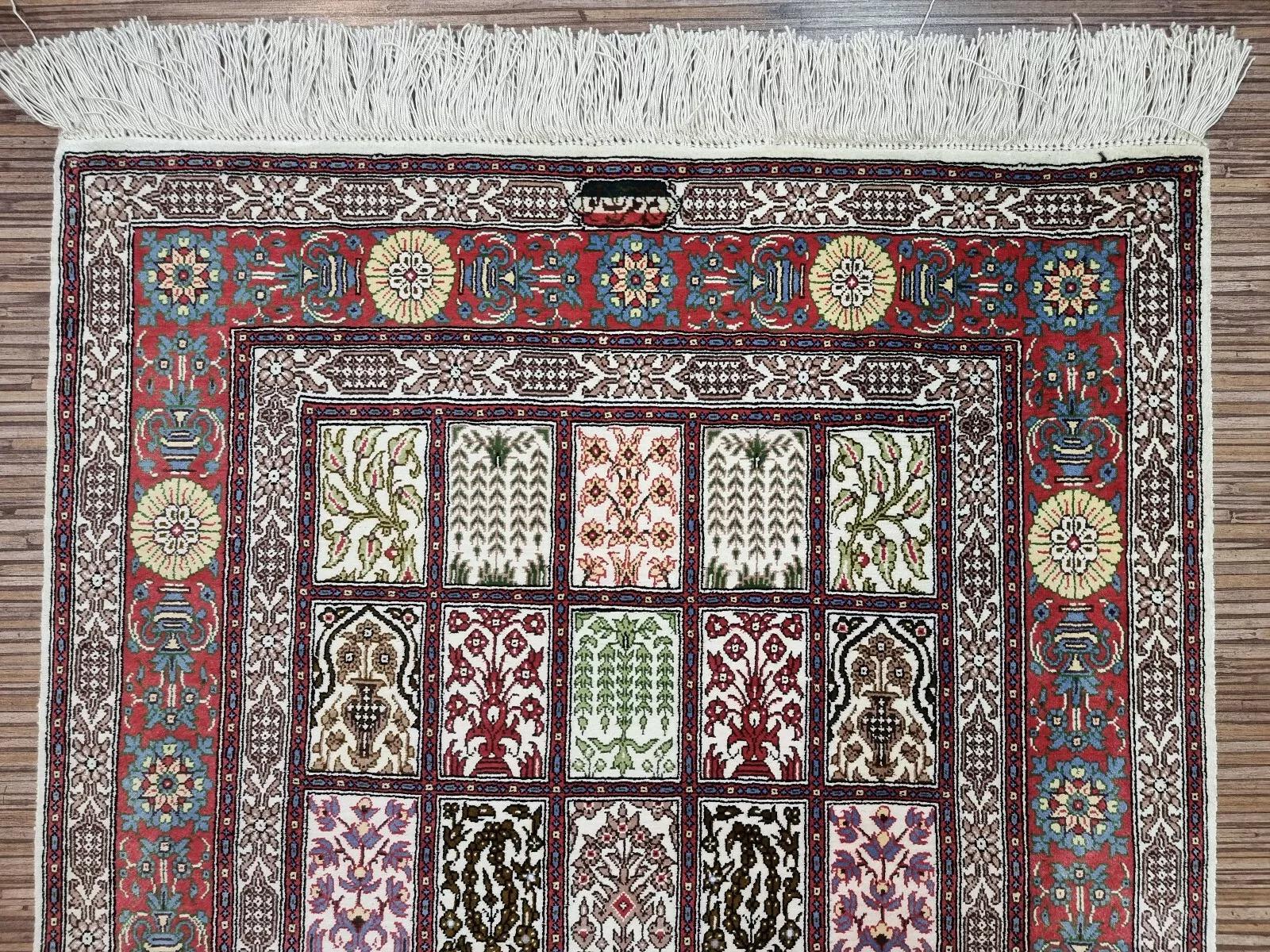 Handgefertigter persischer Qum-Seidenteppich im Vintage-Stil 1,9' x 2,9' 1980er Jahre - 1D165 im Angebot 1