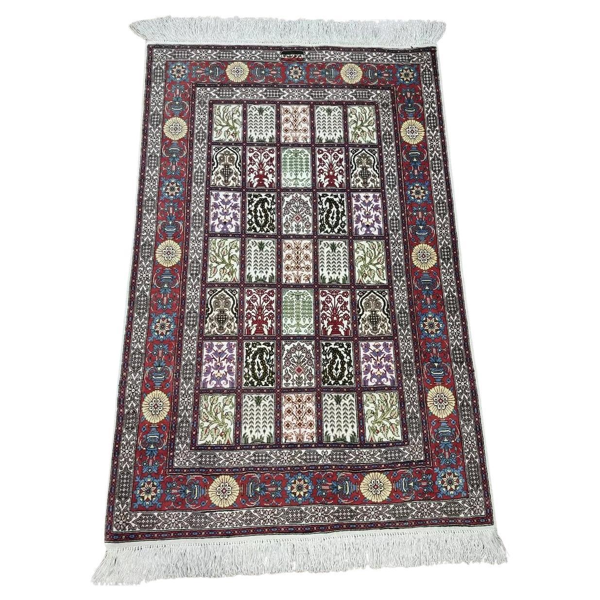 Handgefertigter persischer Qum-Seidenteppich im Vintage-Stil 1,9' x 2,9' 1980er Jahre - 1D165 im Angebot