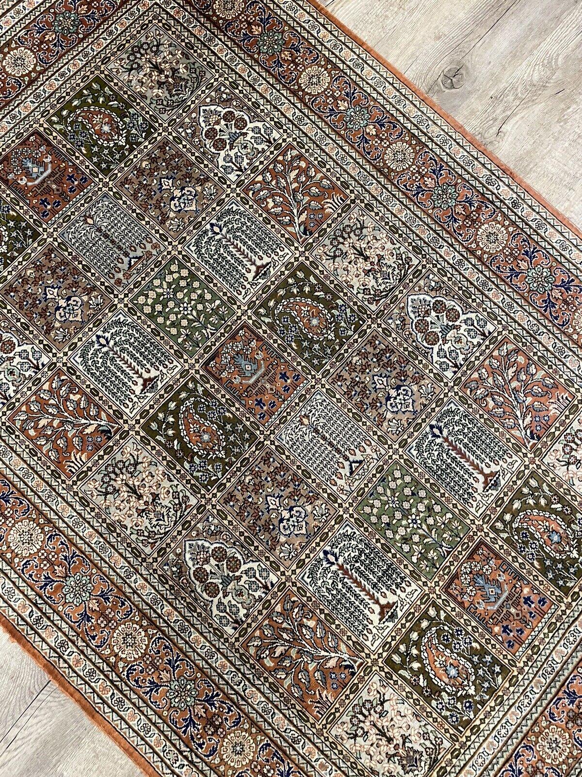 Handgefertigte Vintage Persisch Qum Seidenteppich 2,6' x 3,7', 1950er Jahre - 1N49 (Mitte des 20. Jahrhunderts) im Angebot