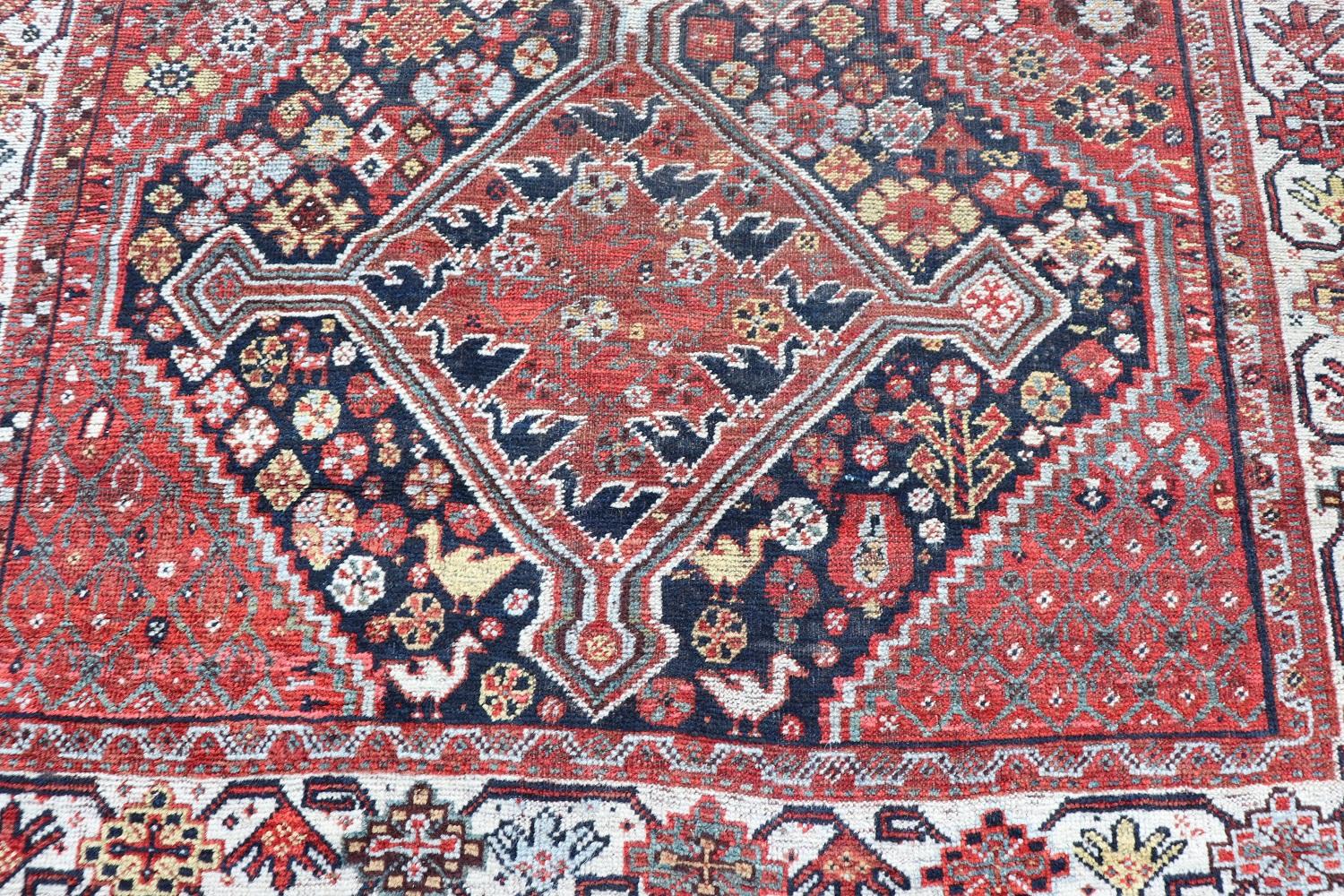 Handgefertigter persischer Shiraz-Teppich im Vintage-Stil, 1950er Jahre (Wolle) im Angebot