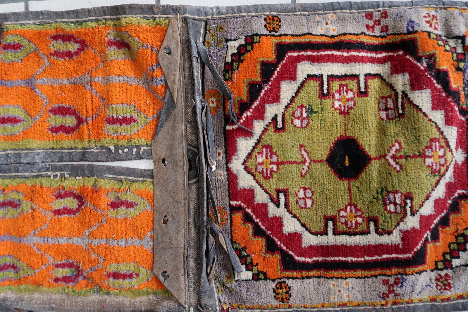 Handgefertigte Vintage Afshar Satteltasche im persischen Stil 1.3' x 4.1', 1940er Jahre - 1C1129 (Mitte des 20. Jahrhunderts) im Angebot