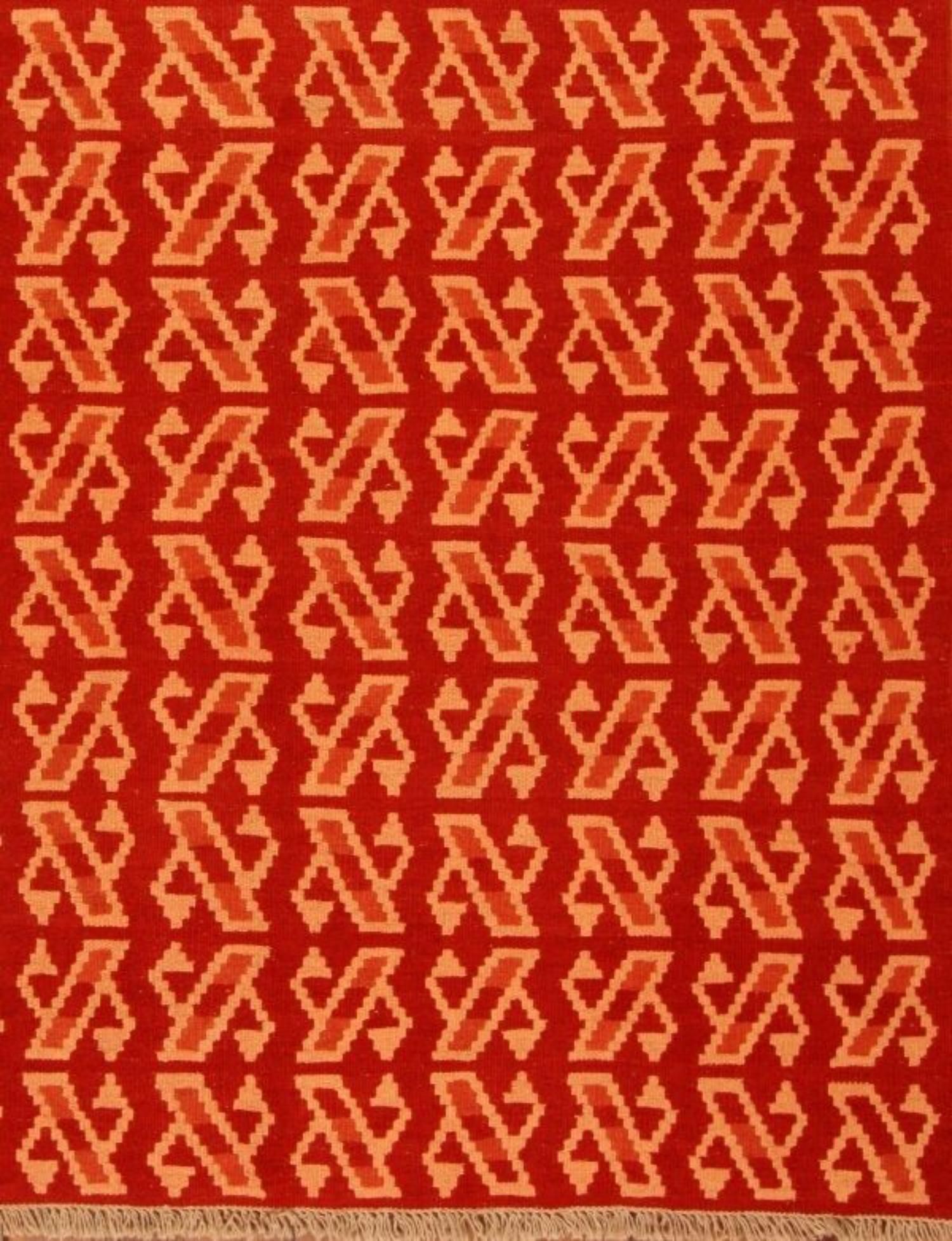 Handmade Vintage Persian Style Ardabil Kilim Rug (160cm x 210cm / 5.25ft x 6.89ft)

Step into a world of geometric elegance with our Handmade Vintage Persian Style Ardabil Kilim Rug. Originating from the 1970s, this woolen kilim rug, measuring 160cm