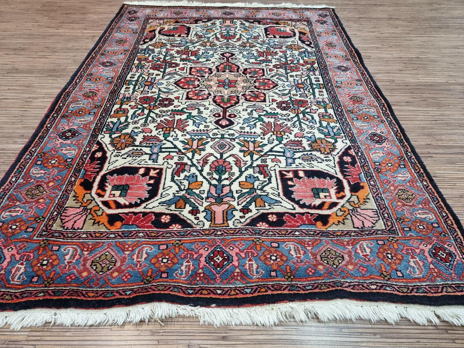 Handgefertigter Bidjar-Teppich im persischen Vintage-Stil 3.4' x 5', 1970er Jahre - 1D88 (Handgeknüpft) im Angebot