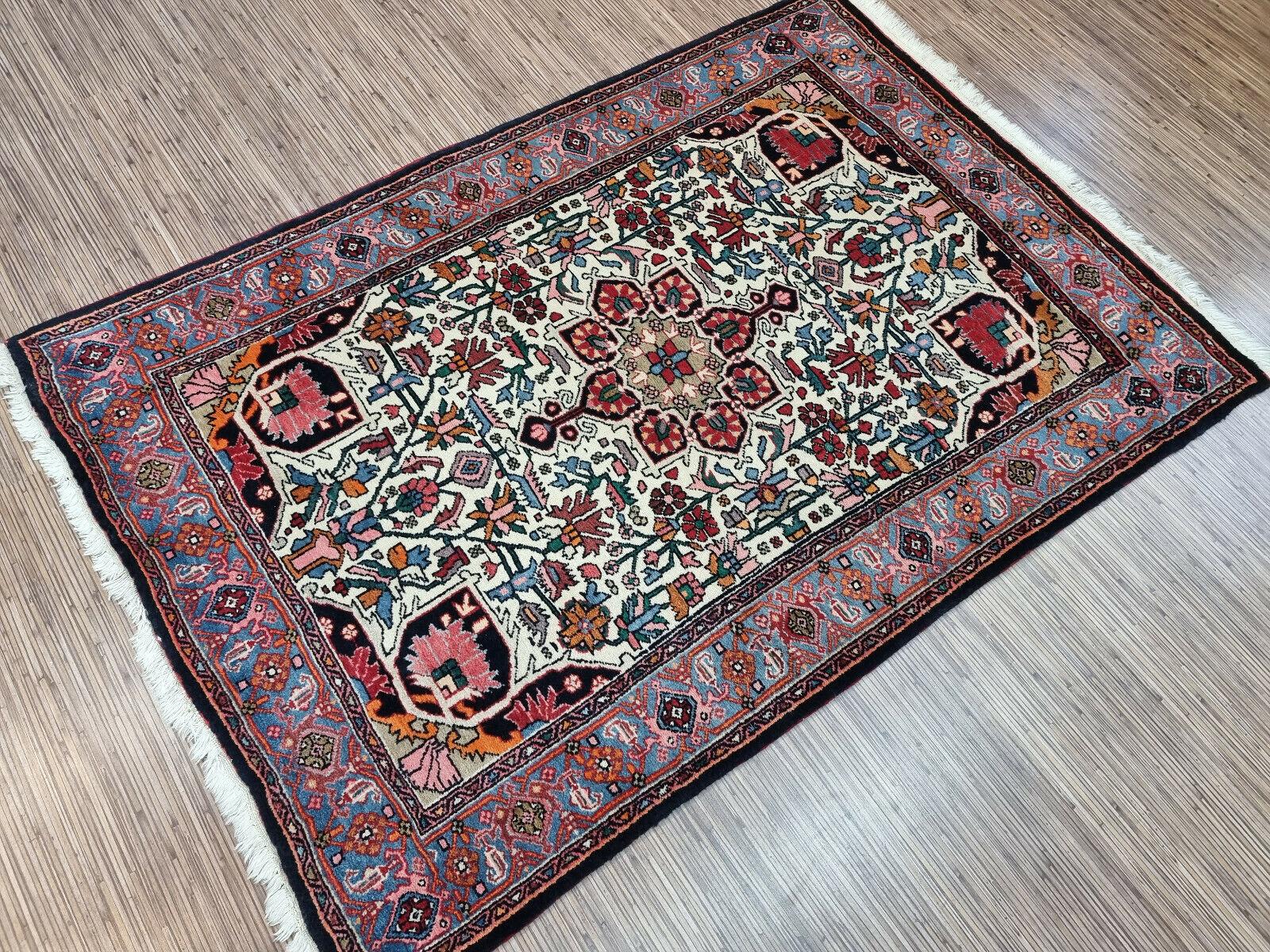 Handgefertigter Bidjar-Teppich im persischen Vintage-Stil 3.4' x 5', 1970er Jahre - 1D88 im Zustand „Gut“ im Angebot in Bordeaux, FR