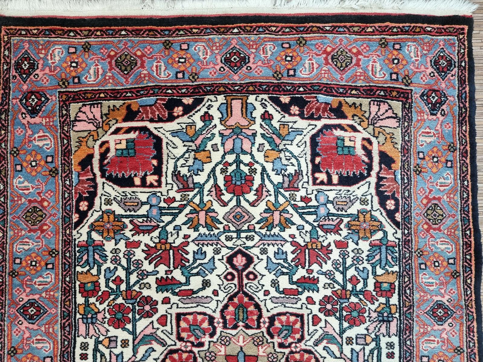 Handgefertigter Bidjar-Teppich im persischen Vintage-Stil 3.4' x 5', 1970er Jahre - 1D88 (Ende des 20. Jahrhunderts) im Angebot