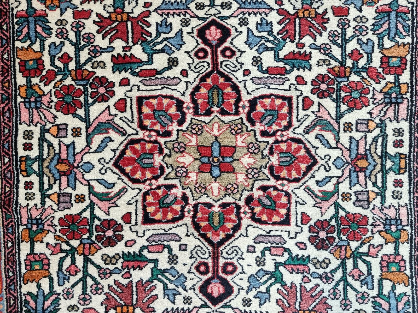 Handgefertigter Bidjar-Teppich im persischen Vintage-Stil 3.4' x 5', 1970er Jahre - 1D88 (Wolle) im Angebot