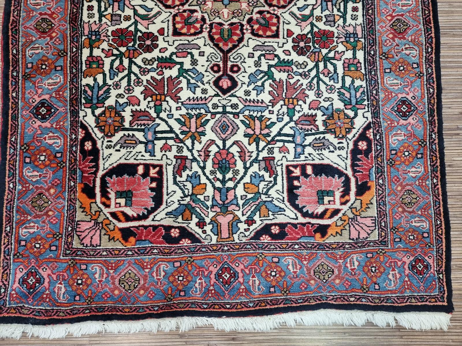 Handgefertigter Bidjar-Teppich im persischen Vintage-Stil 3.4' x 5', 1970er Jahre - 1D88 im Angebot 1
