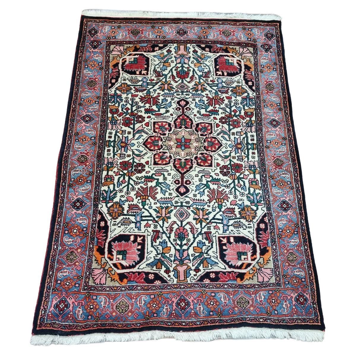 Handgefertigter Bidjar-Teppich im persischen Vintage-Stil 3.4' x 5', 1970er Jahre - 1D88 im Angebot