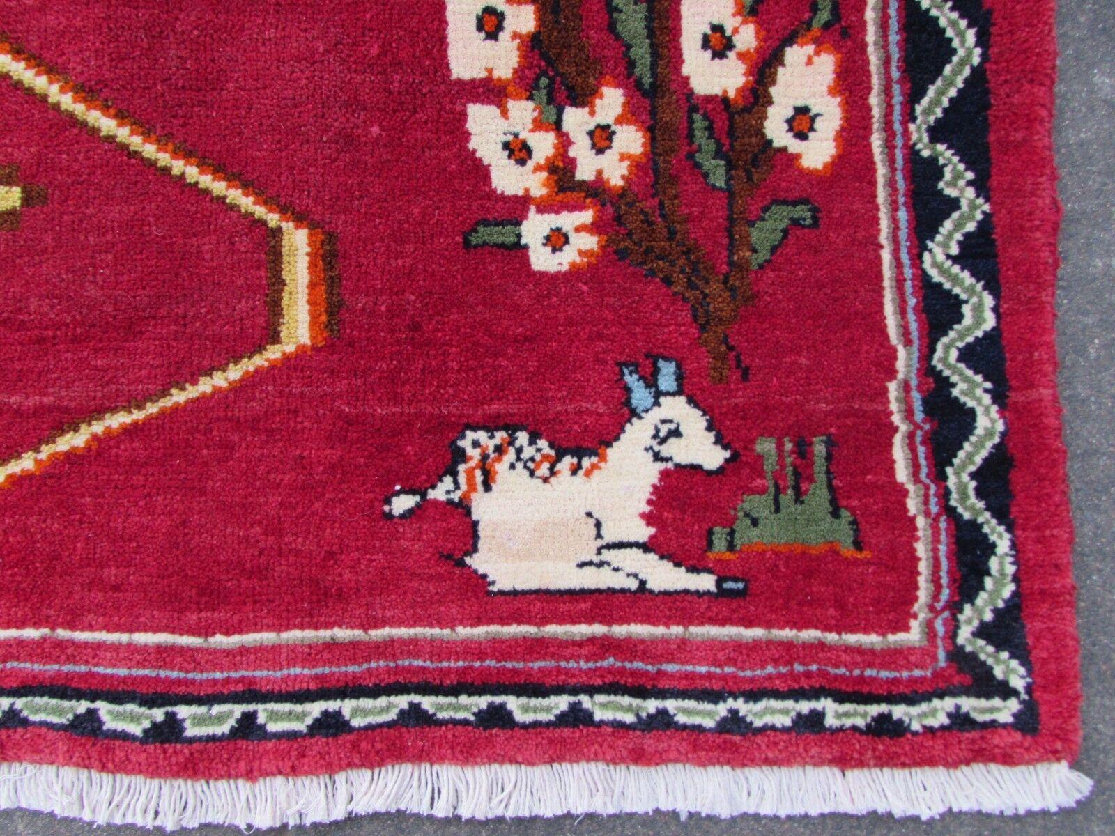 Tapis rouge Gabbeh de style persan vintage fait à la main 4,1' x 5,3', 1970, 1Q60 5