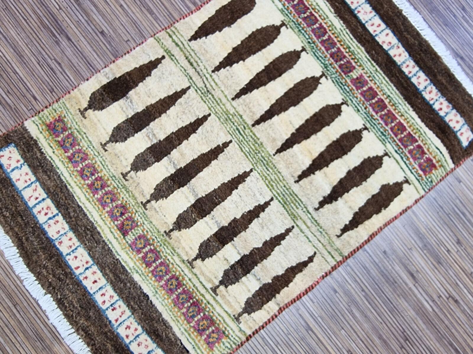Handmade Vintage Persian Style Gabbeh Rug 1.8' x 2.8', 1980s - 1D121 For Sale 3