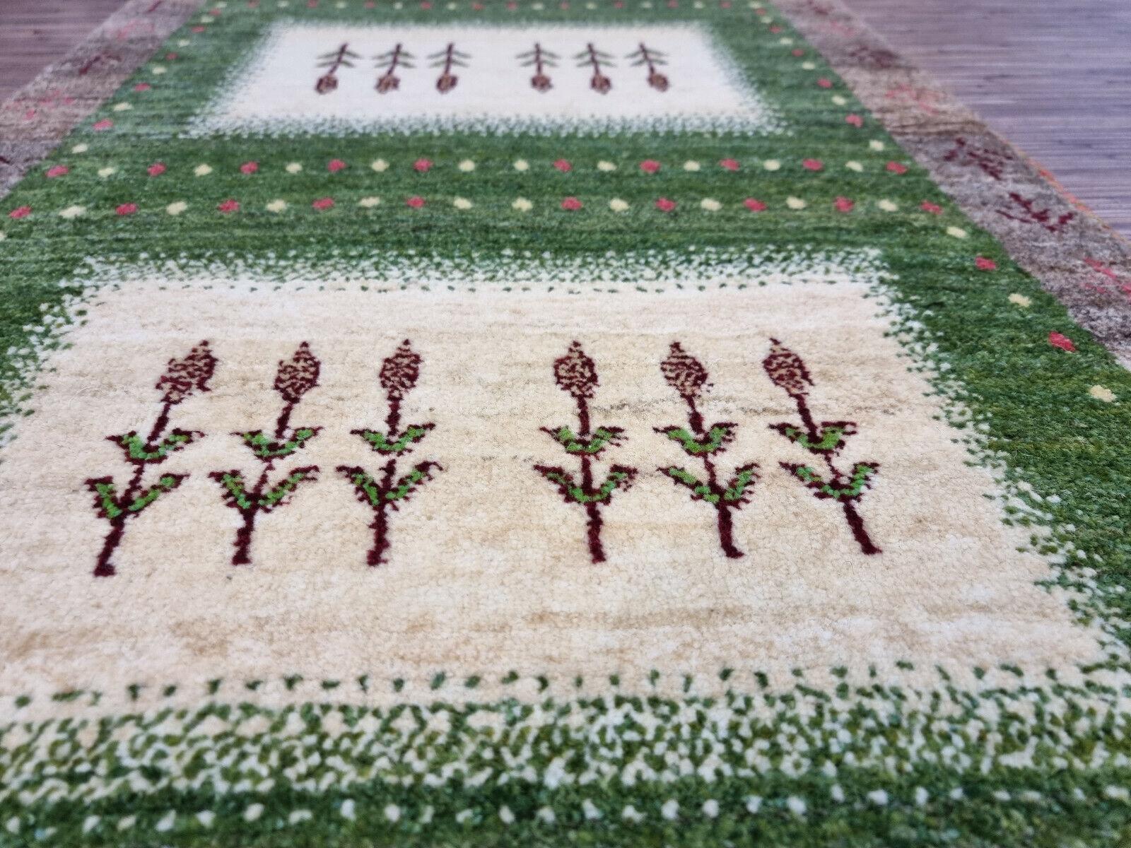 Handmade Vintage Persian Style Gabbeh Rug 1.8' x 2.9', 1980s - 1D113 In Good Condition For Sale In Bordeaux, FR