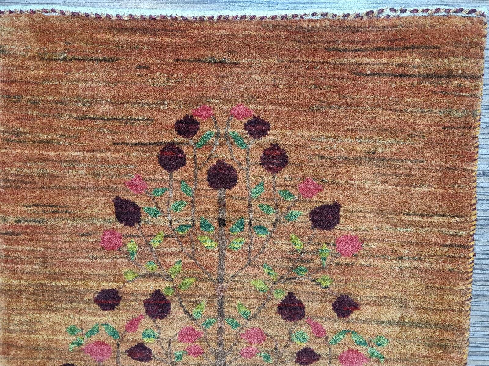 Handmade Vintage Persian Style Gabbeh Rug 1.9' x 2.9', 1980s - 1D116 In Good Condition For Sale In Bordeaux, FR