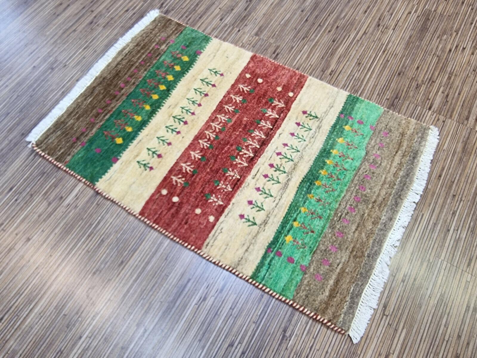 Handgefertigter Gabbeh-Teppich im persischen Stil 2' x 3', 1980er Jahre - 1D120 (Wolle) im Angebot