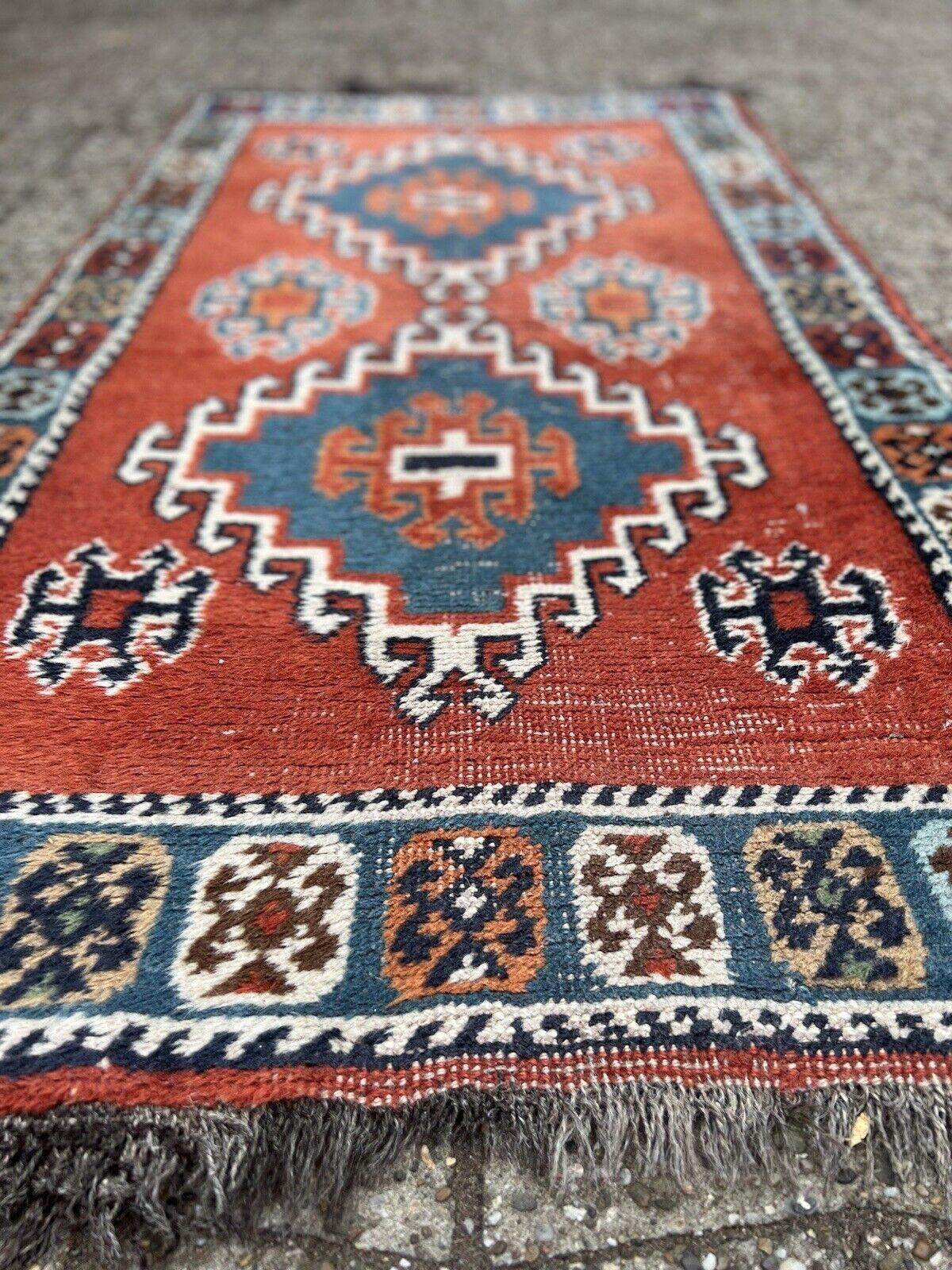 Handgefertigter Gabbeh-Teppich im persischen Vintage-Stil 2.4' x 4.4', 1970er Jahre - 1S29 (Ende des 20. Jahrhunderts) im Angebot