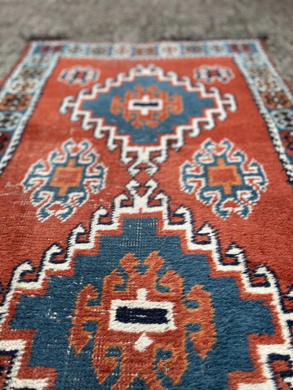 Handgefertigter Gabbeh-Teppich im persischen Vintage-Stil 2.4' x 4.4', 1970er Jahre - 1S29 im Angebot 3