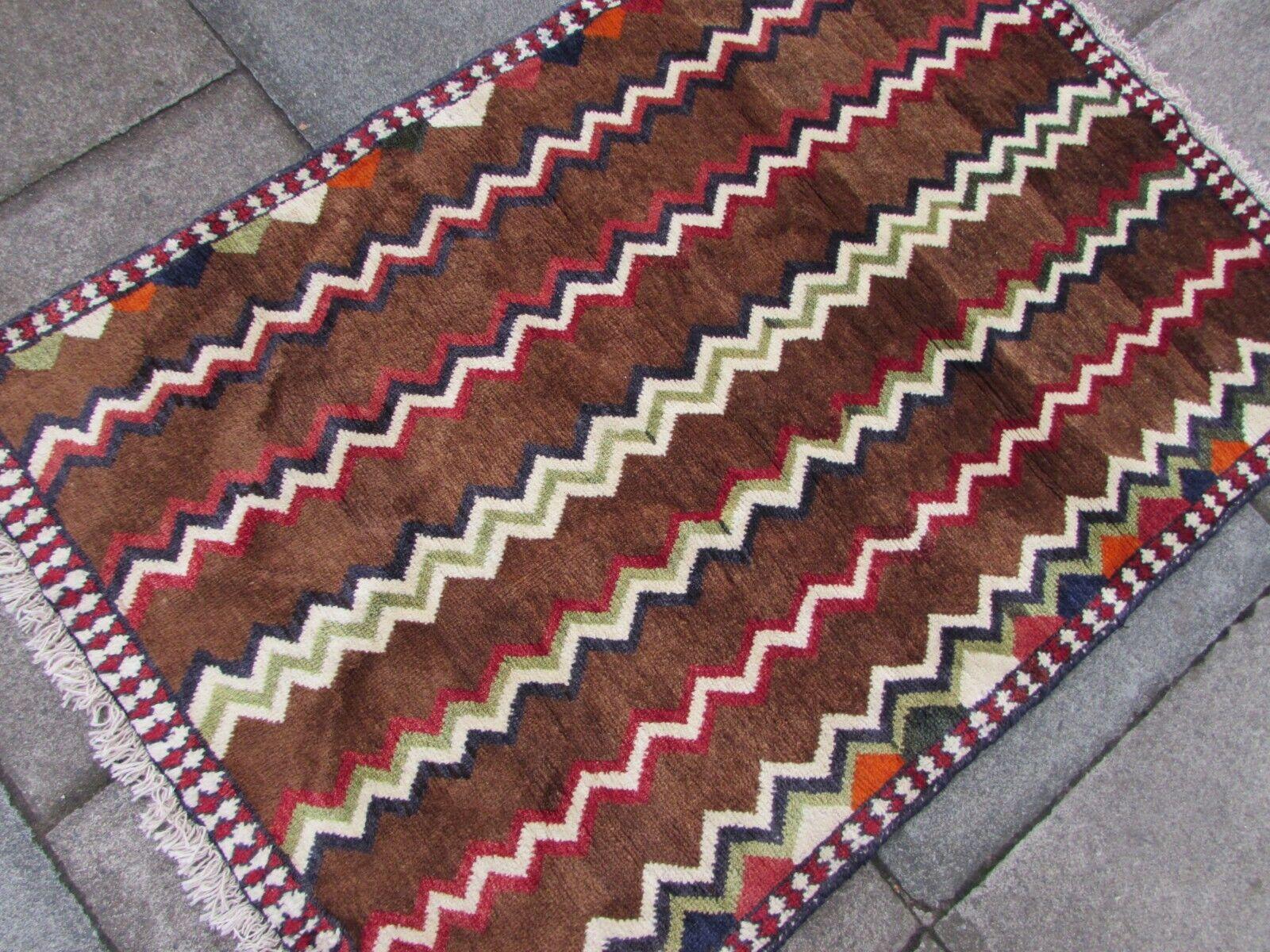 Handgefertigter Gabbeh-Teppich im persischen Vintage-Stil 3.1' x 4,5', 1970er Jahre - 1Q70 im Angebot 3