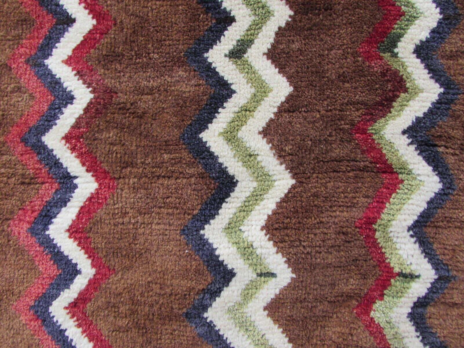 Handgefertigter Gabbeh-Teppich im persischen Vintage-Stil 3.1' x 4,5', 1970er Jahre - 1Q70 im Zustand „Gut“ im Angebot in Bordeaux, FR