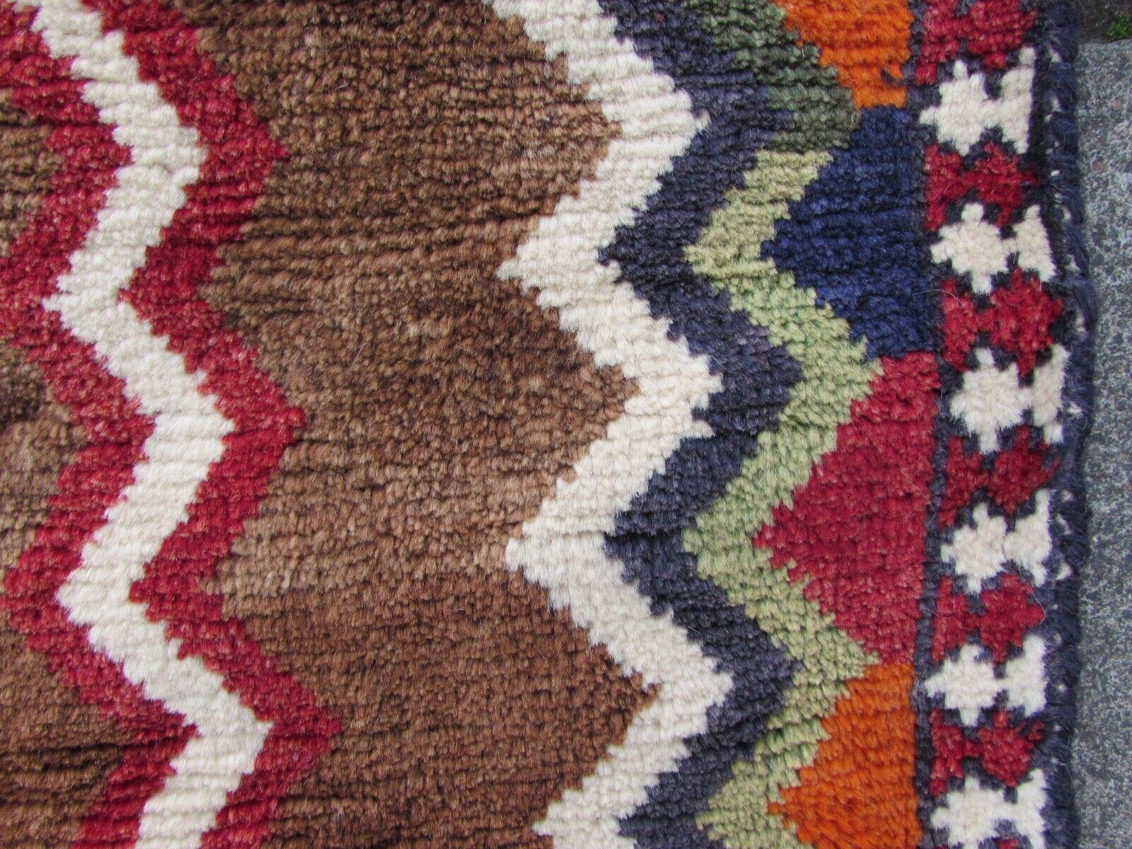Handgefertigter Gabbeh-Teppich im persischen Vintage-Stil 3.1' x 4,5', 1970er Jahre - 1Q70 (Ende des 20. Jahrhunderts) im Angebot