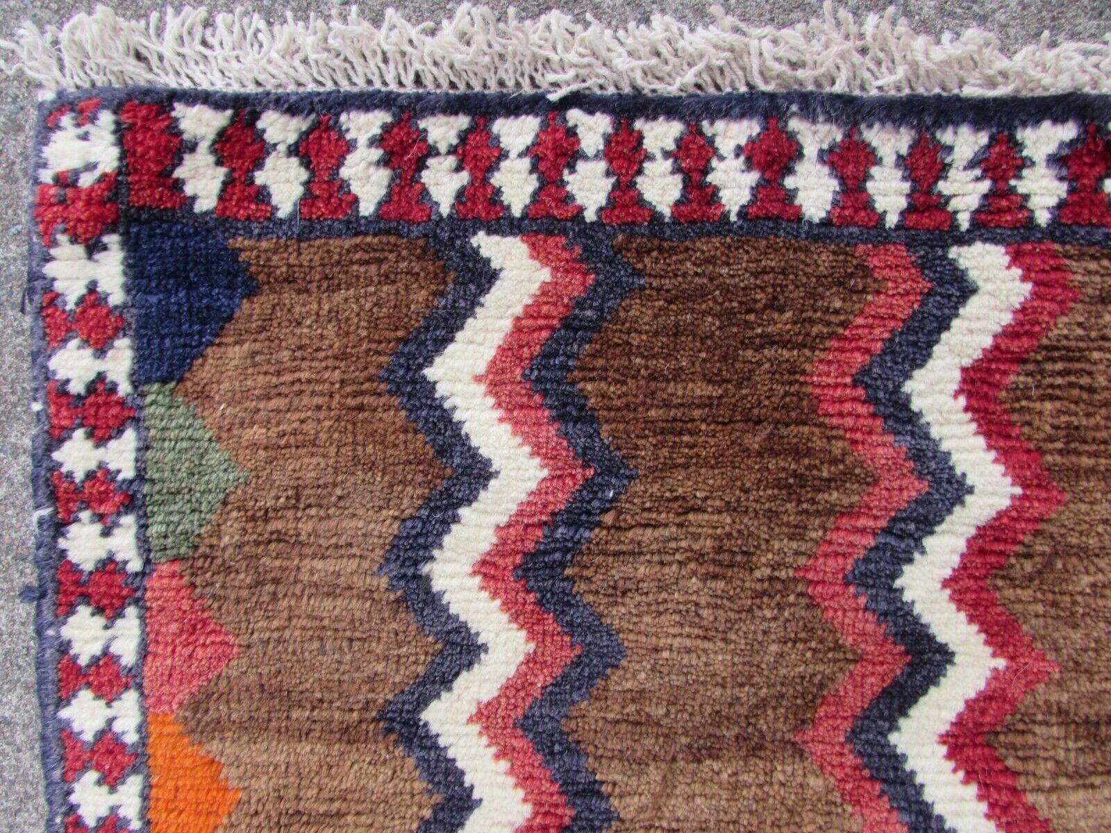 Handgefertigter Gabbeh-Teppich im persischen Vintage-Stil 3.1' x 4,5', 1970er Jahre - 1Q70 (Wolle) im Angebot