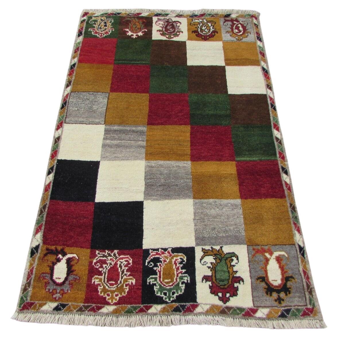 Handgefertigter Gabbeh-Teppich im persischen Stil im Vintage-Stil 3.1' x 4.9', 1970er Jahre, 1Q43 im Angebot